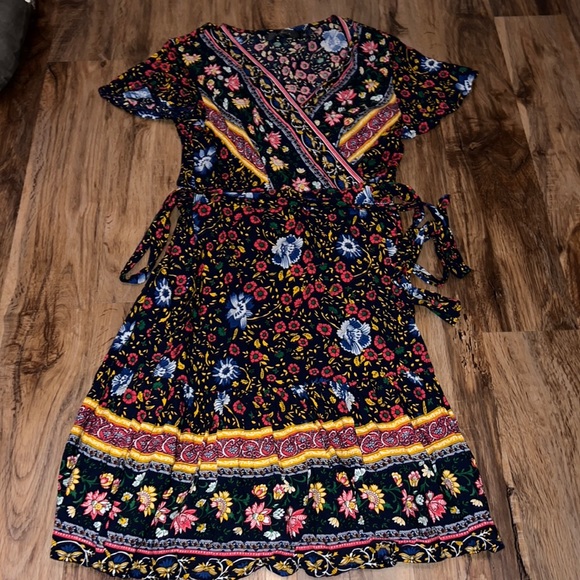 zesica Dresses & Skirts - Zesica bohemian floral navy blue wrap dress size medium